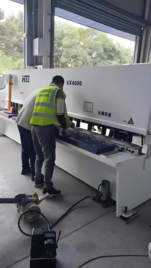 設(shè)備拆窗吊裝 大型設(shè)備搬運(yùn)的創(chuàng)新解決方案